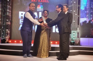 Gulshan Homz won CNBC Awaaz Real Estate Awards 2013-1